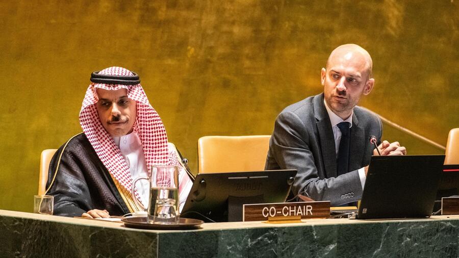 L'important (@limportant_fr) on Twitter photo 17 pays, dont l'Arabie saoudite, le Qatar et l'Égypte, appellent le Hamas à remettre ses armes à l'Autorité palestinienne limportant.fr/infos-moyen-or… <a href="/RadioCanadaInfo/">Radio-Canada Info</a> 17 pays, dont l'Arabie saoudite, le Qatar et l'Égypte, appellent le Hamas à remettre ses armes à l'Autorité palestinienne limportant.fr/infos-moyen-or… <a href="/RadioCanadaInfo/">Radio-Canada Info</a>