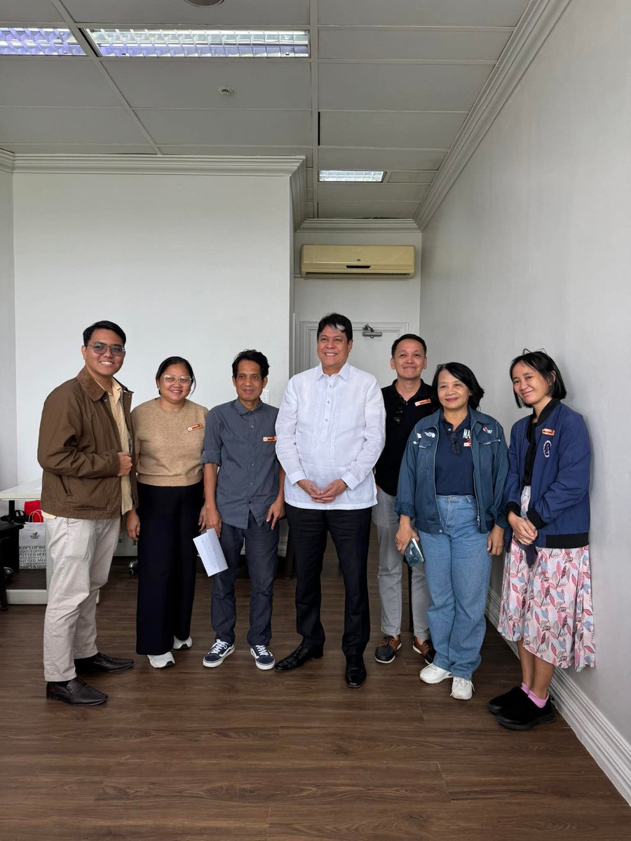 LOOK: Makabayan, including ACT Teachers Partylist Former Rep. France Castri, meets with Sen. Kiko Pangilinan to discuss important issues on agriculture, high prices of food, fisheries reform, free education and impeachment proceedings in Senate. #LibrengEdukasyon #PresyoIbaba