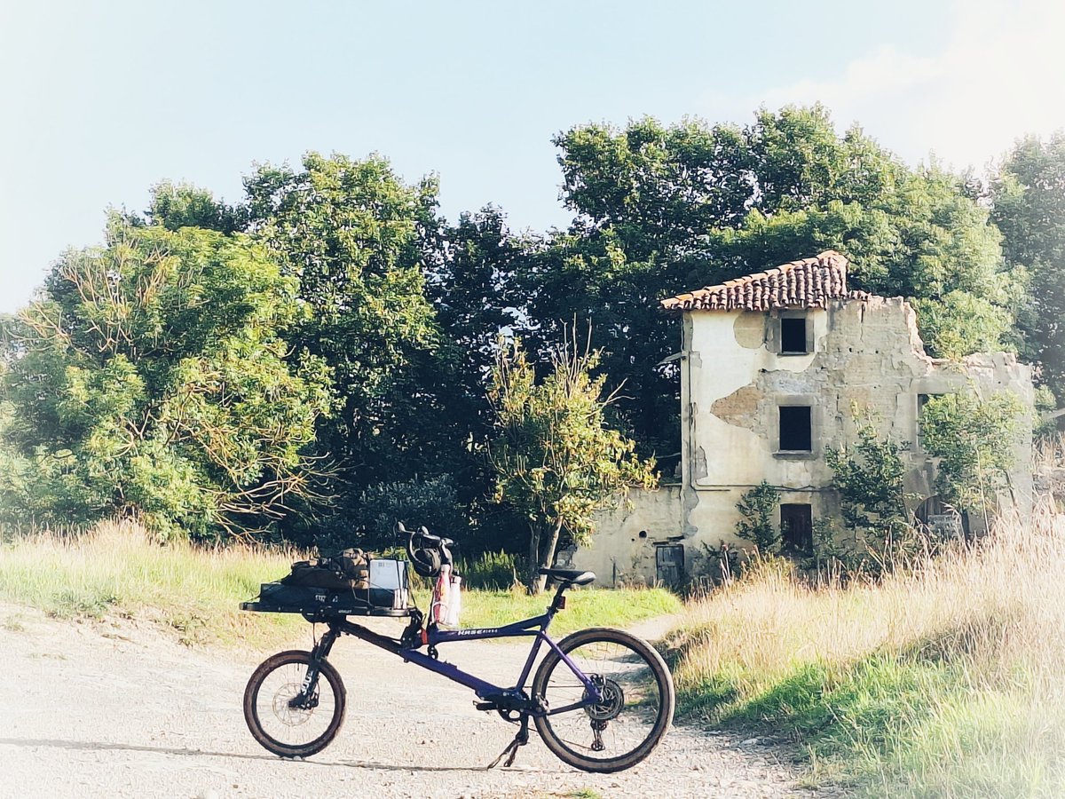 Dimecres i aquesta setmana sí que ja li tenim un peu al coll, vinga va continuem #alafeinaenbici