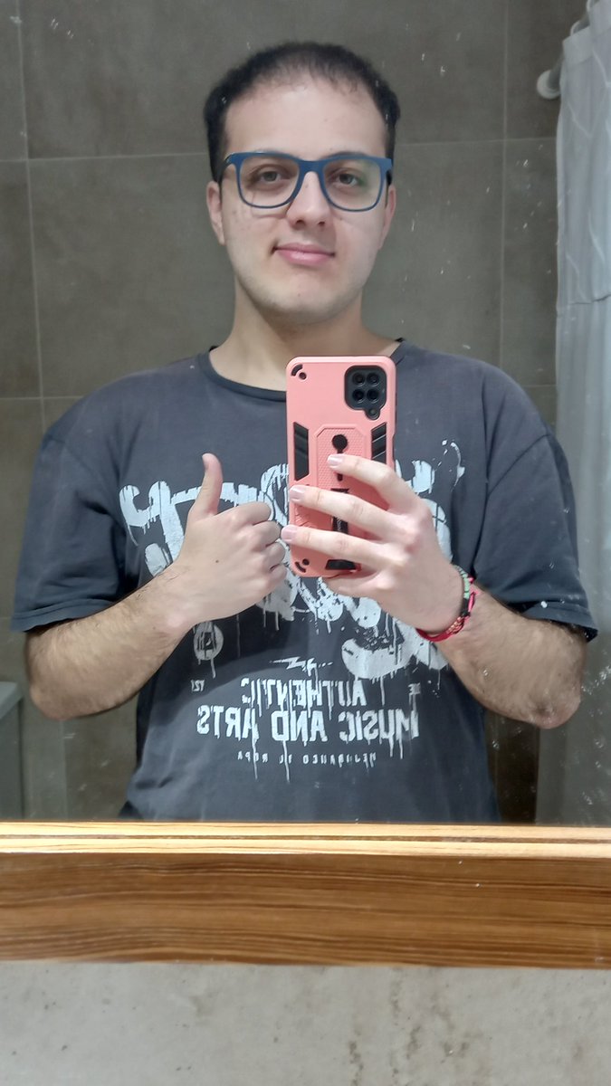 NutMilky's tweet image. Forgor about this, don&apos;t mind my dirty mirror💀