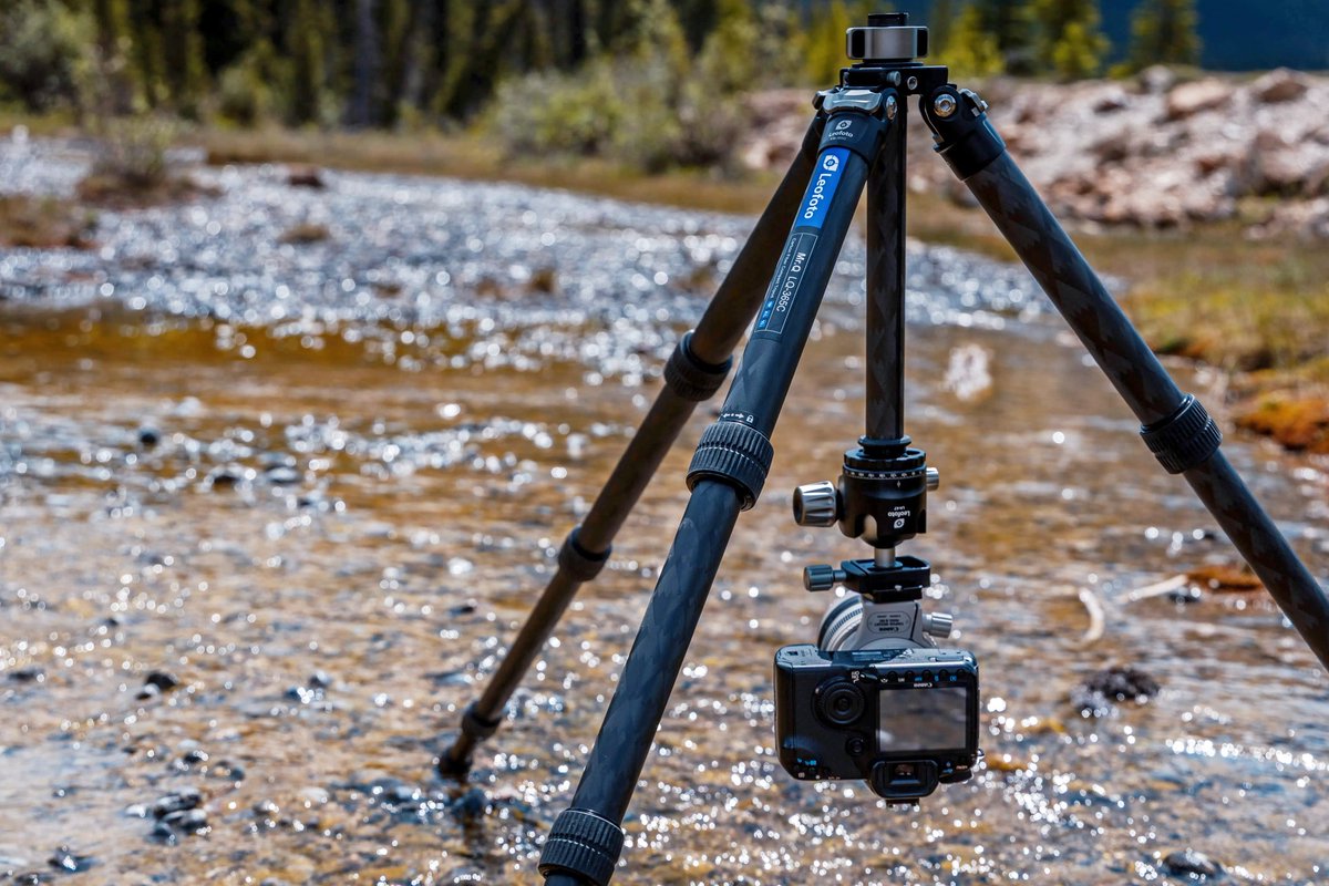 Widetrade_JP's tweet image. 写真家DanSchykulskiが作品づくりの“相棒”に選ばれた三脚。カナディアンロッキーの極限環境でもブレない一枚を。
LQ-365C × LH-47
✔️ 強風対応カーボン脚（36mm）
✔️ 超ローアングル対応・逆さ設置OK
✔️ 193cm・15kg耐荷重・金属スパイク付
🔗item.rakuten.co.jp/widetrade/4573…
#カメラ機材  
#三脚 #photogear
