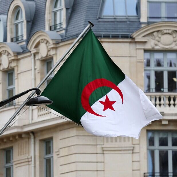 🔴CRIPTOVALUTE: L'Algeria impone un divieto totale sulle criptovalute: vietati acquisto, vendita, trading e mining di Bitcoin e beni virtuali.