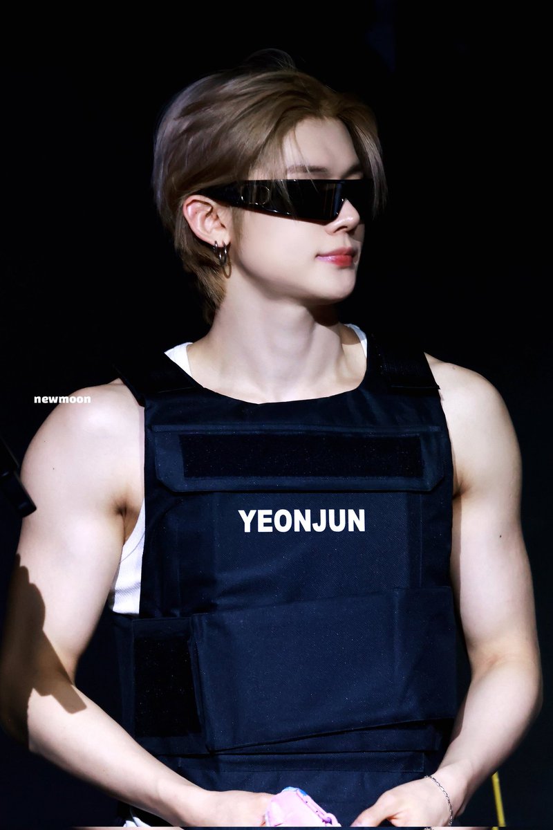 yeonjnh's tweet photo. 𝟵 𝟭 𝟭? Nah, you don't need 'em. I'm here to save your heart. https://t.co/kk8OWAGl3C