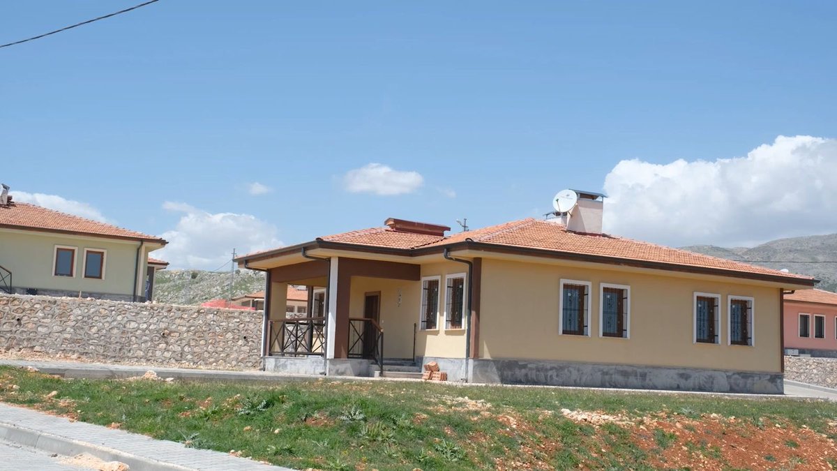 AK Parti Kahramanmaraş (@akkahramanmaras) on Twitter photo Deprem bölgesinde saatte 23, günde 550 konut inşa ettiğimizi biliyor musunuz❓
<a href="/csbgovtr/">T.C. Çevre, Şehircilik ve İklim Dğş. Bakanlığı</a>
#Asrınİnşası
#AKParti
#TürkiyeYüzyılı
#Kahramanmaraş 🇹🇷 Deprem bölgesinde saatte 23, günde 550 konut inşa ettiğimizi biliyor musunuz❓
<a href="/csbgovtr/">T.C. Çevre, Şehircilik ve İklim Dğş. Bakanlığı</a>
#Asrınİnşası
#AKParti
#TürkiyeYüzyılı
#Kahramanmaraş 🇹🇷