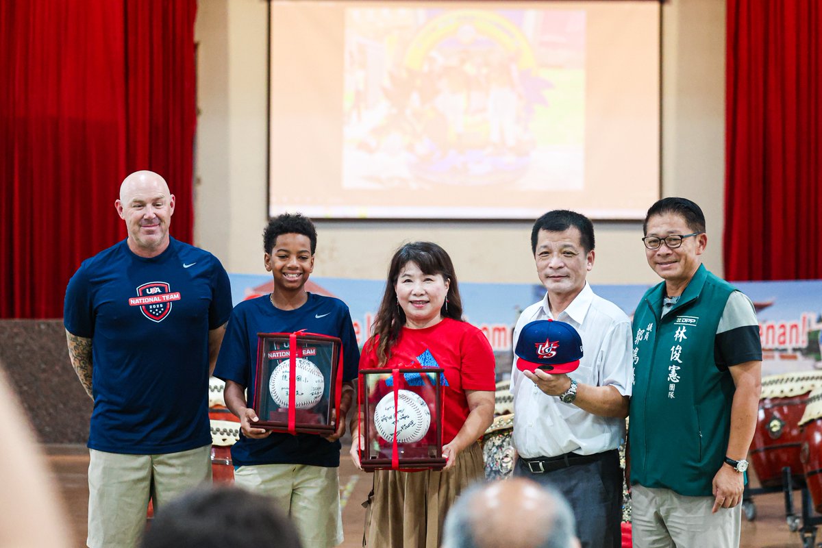 Made some new friends today 🫶

Huge thank you to Der-Nan Elementary School for the warm welcome and hospitality!