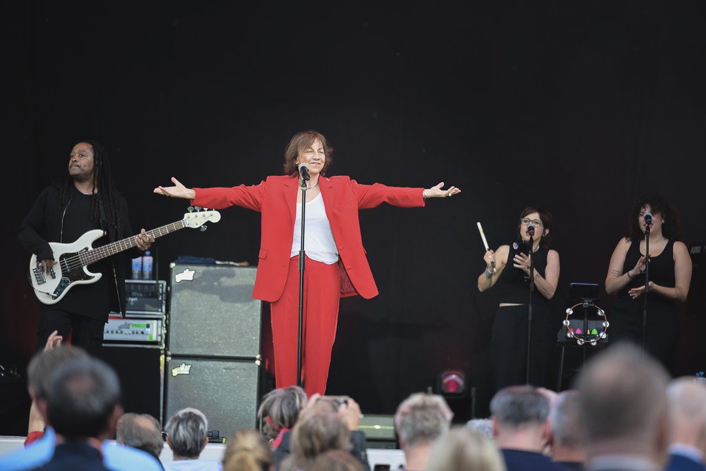 fanclubGN's tweet photo. Come l'estate, piena di luce…
Hamburg und Wiesbaden ausverkauft! ☀️
📷 (1 e 2) Stadtpark Open Air e (3 e 4) @Watsche / @wiesbaden_lebt
#SeiNellAnima #Festival #EuropeanLeg #Tour2025 #GiannaNannini https://t.co/v8tYObXmTb