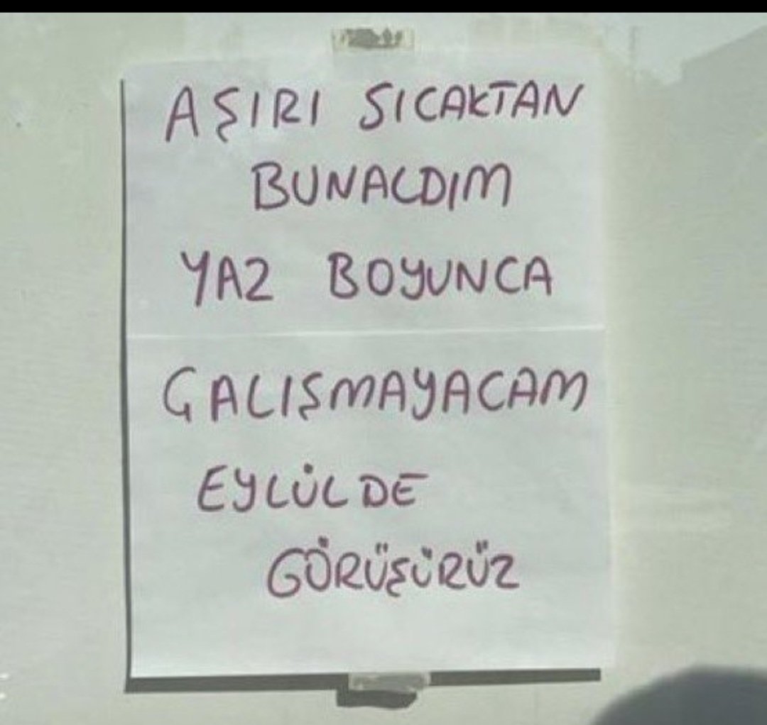 Samsun'da bir esnaf, aşırı sıcaklar nedeniyle dükkanını yaz ayı boyunca kapattı.