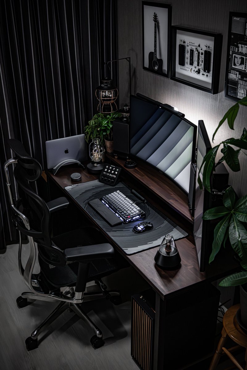 ← ☀️ / 🌙 →
#desksetup