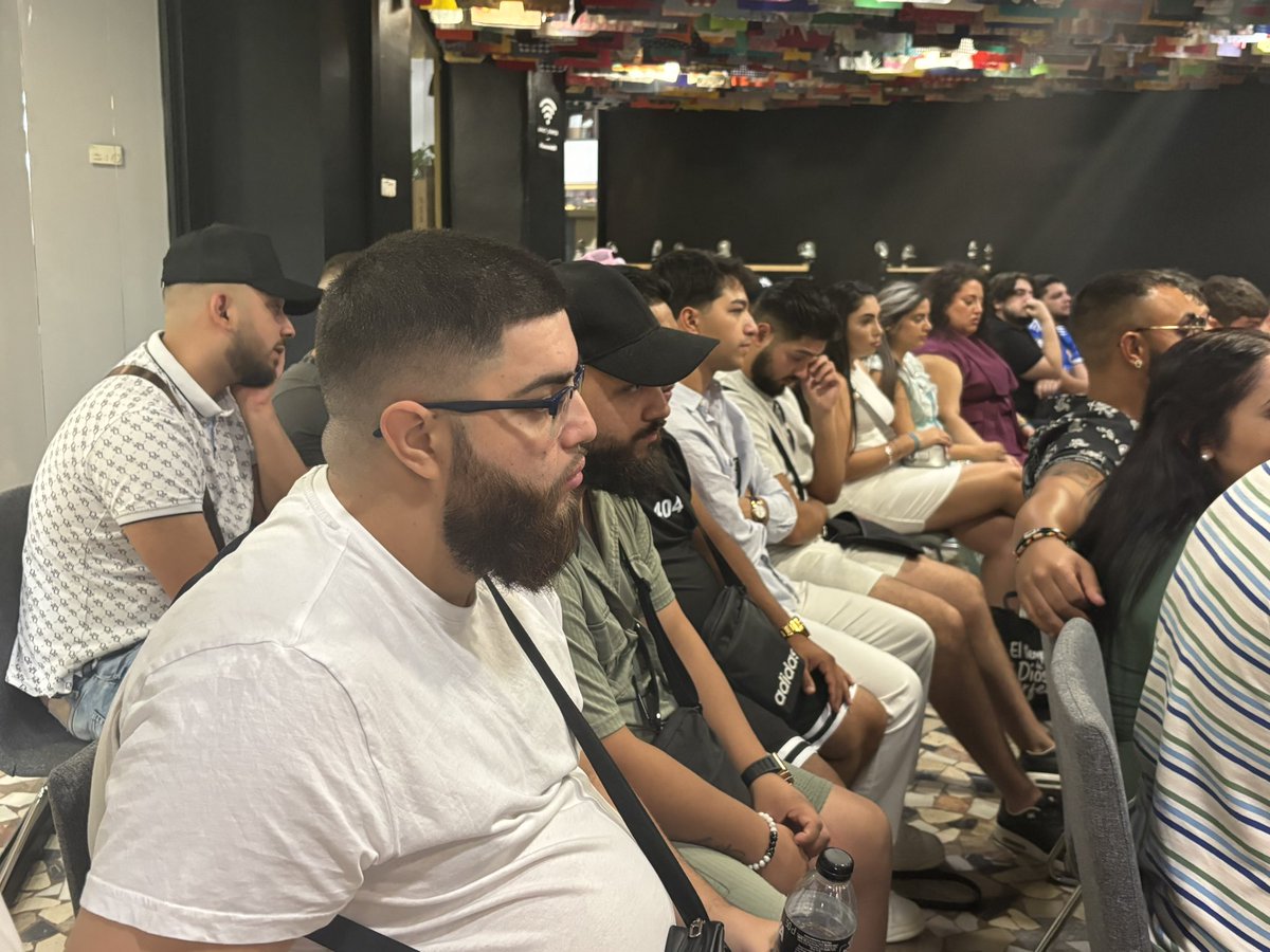 gitanos_org's tweet photo. 🙌🏽Hoy los chicos y chicas participantes del #ProgramaTandem cierran una etapa. Enhorabuena por vuestro esfuerzo estos últimos meses.. Ahora toca seguir adelante buscando nuevas oportunidades en el mercado laboral. @empleo_SEPE https://t.co/Km0cZ6ntgx