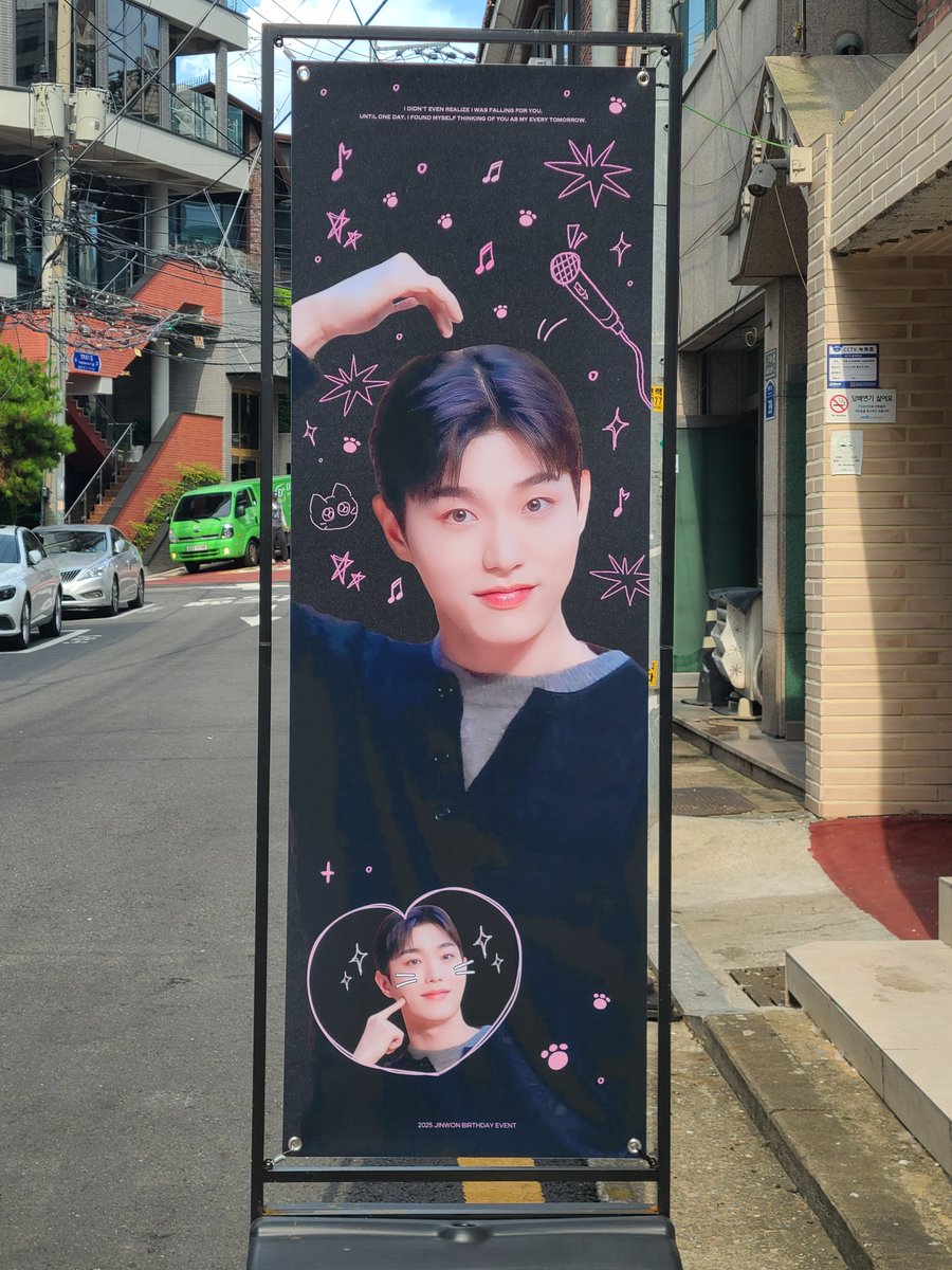 dhfpddh's tweet photo. 너무너무 깜찍한 원이와 굿즈들이 가득했던 카페!!😽
늦게 방문해서 럭드는 하지 못했지만...😢 구경하는 것만으로도 너무너무 기분이 좋아졌더욤🩷
#Falling_for_won
#동그라미뿐이야_생일축하해 https://t.co/5YmGkPuy4l