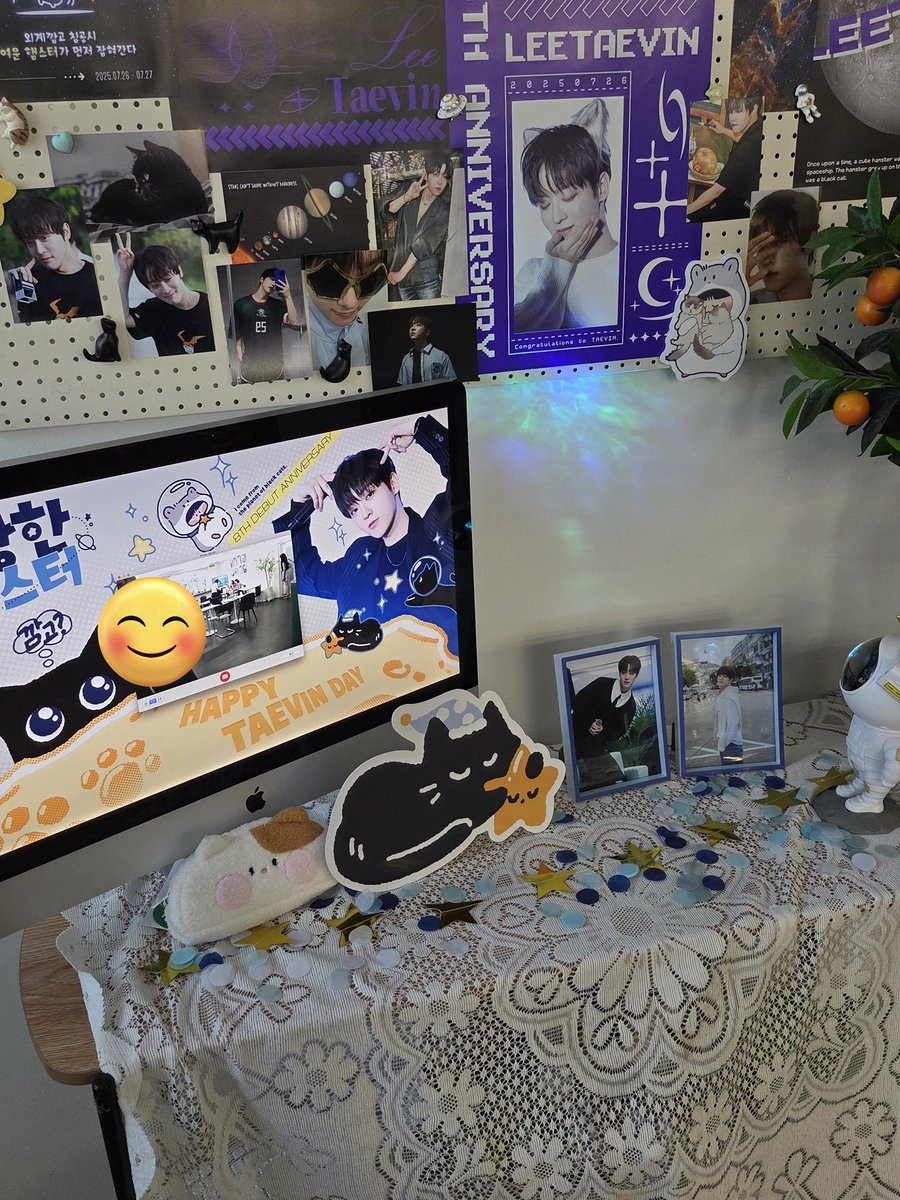ld_minmin_00_00's tweet photo. 늦게 가서 럭드가 다 소진되어 참여는 못했지만 키링 드볼은 성공한!!😆 네컷 프레임두 넘나 귀여워서 두가지 버전 다 찍고 왔다는🥰💙 
더운 날씨에두 데뷔 카페 준비해 주셔서 넘 감사합니다🙇‍♀️

#깜고별에서온_태빈이의_8주년 #TAEVIN_8th_Anniversary #이태빈 #LEETAEVIN https://t.co/R9gXYR8vGH