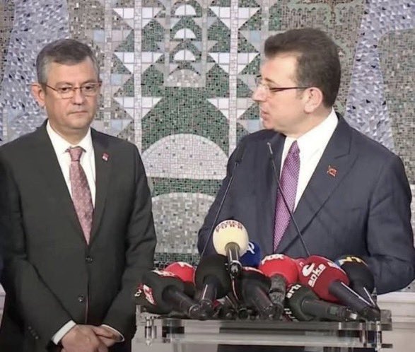 Hakan Fidana yetersiz diyen özgür Özel'in yeterliliği:))