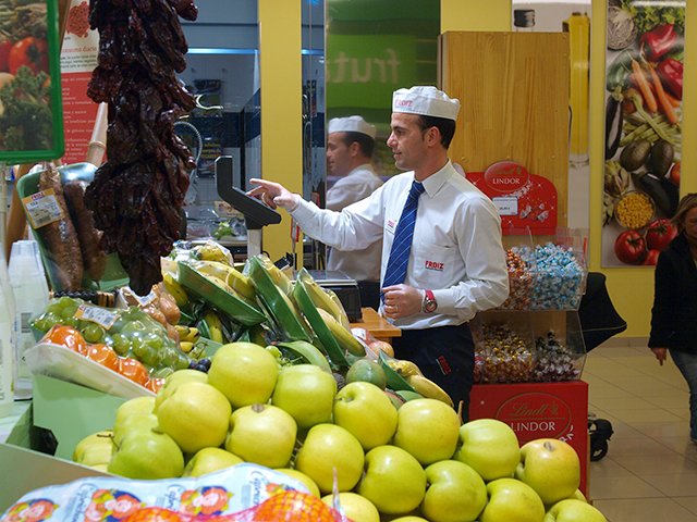 🎓 Las personas en la #distribuciónalimentaria son clave para su sostenibilidad y evolución.

📢 Salvador Navarro: “Las cualificaciones, el envejecimiento poblacional y la escasez de mano de obra exigen actuaciones”

📈 La formación es una vía eficaz.

➡️ bit.ly/46viiCg