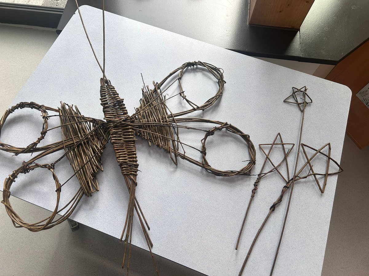 Sunflower House (@sfhalderhey) on Twitter photo Yesterday the young people had a visit from practitioners at imagine bamboo. Together they created these amazing pieces of art using willow for our garden area!!
Don't they look amazing!
#SFH🌻
<a href="/AlderHey/">🏥 Alder Hey 💙</a> Yesterday the young people had a visit from practitioners at imagine bamboo. Together they created these amazing pieces of art using willow for our garden area!!
Don't they look amazing!
#SFH🌻
<a href="/AlderHey/">🏥 Alder Hey 💙</a>