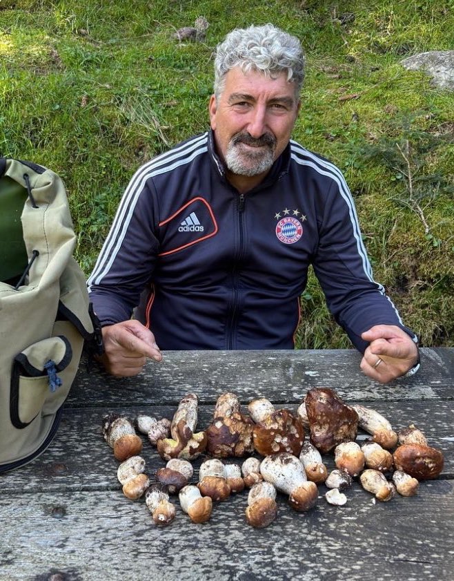 Dario Hübner. Calcio icon. Fun guy. 

Over 300 career goals. Top scorer in Serie A 2001/02. 

Now loves nothing more than hunting for truffles in a Bayern Munich training top.