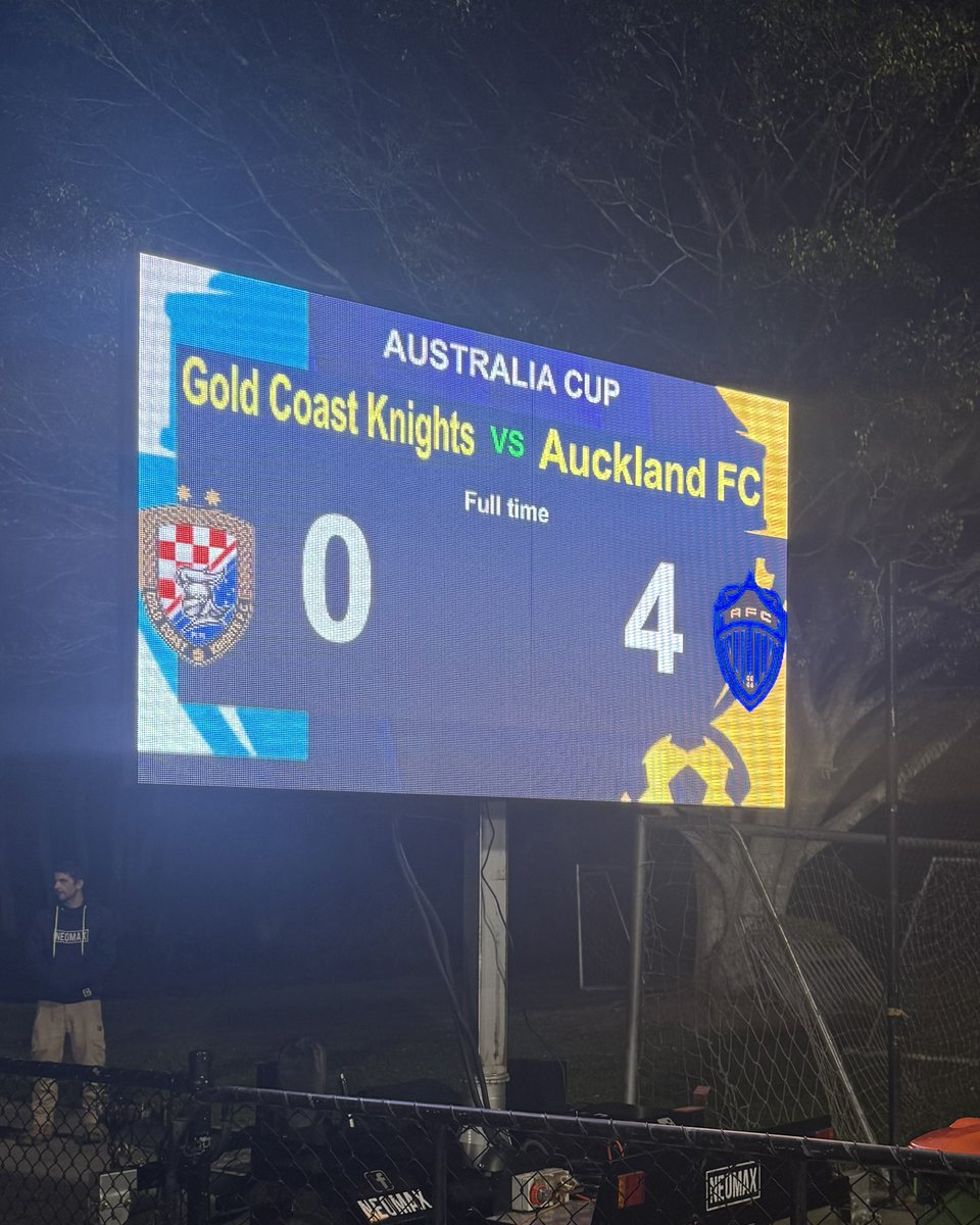 On social media duty for the Australia Cup last night 📲

Not used to covering a night game without my gloves and woolly hat 😅