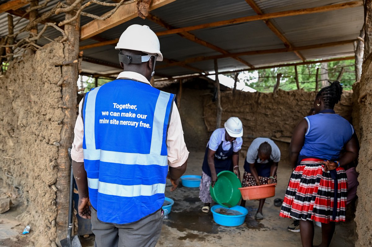 planetGOLD Uganda (@planetgold_ug) on Twitter photo Why does mercury-free gold matter especially in Uganda’s artisanal & small-scale gold mining sector (ASGM)?
Because miners shouldn’t have to risk their health, their children’s future, or their environment just to make a living.
Here’s why we keep pushing. 1/2
#MakeMercuryHistory Why does mercury-free gold matter especially in Uganda’s artisanal & small-scale gold mining sector (ASGM)?
Because miners shouldn’t have to risk their health, their children’s future, or their environment just to make a living.
Here’s why we keep pushing. 1/2
#MakeMercuryHistory