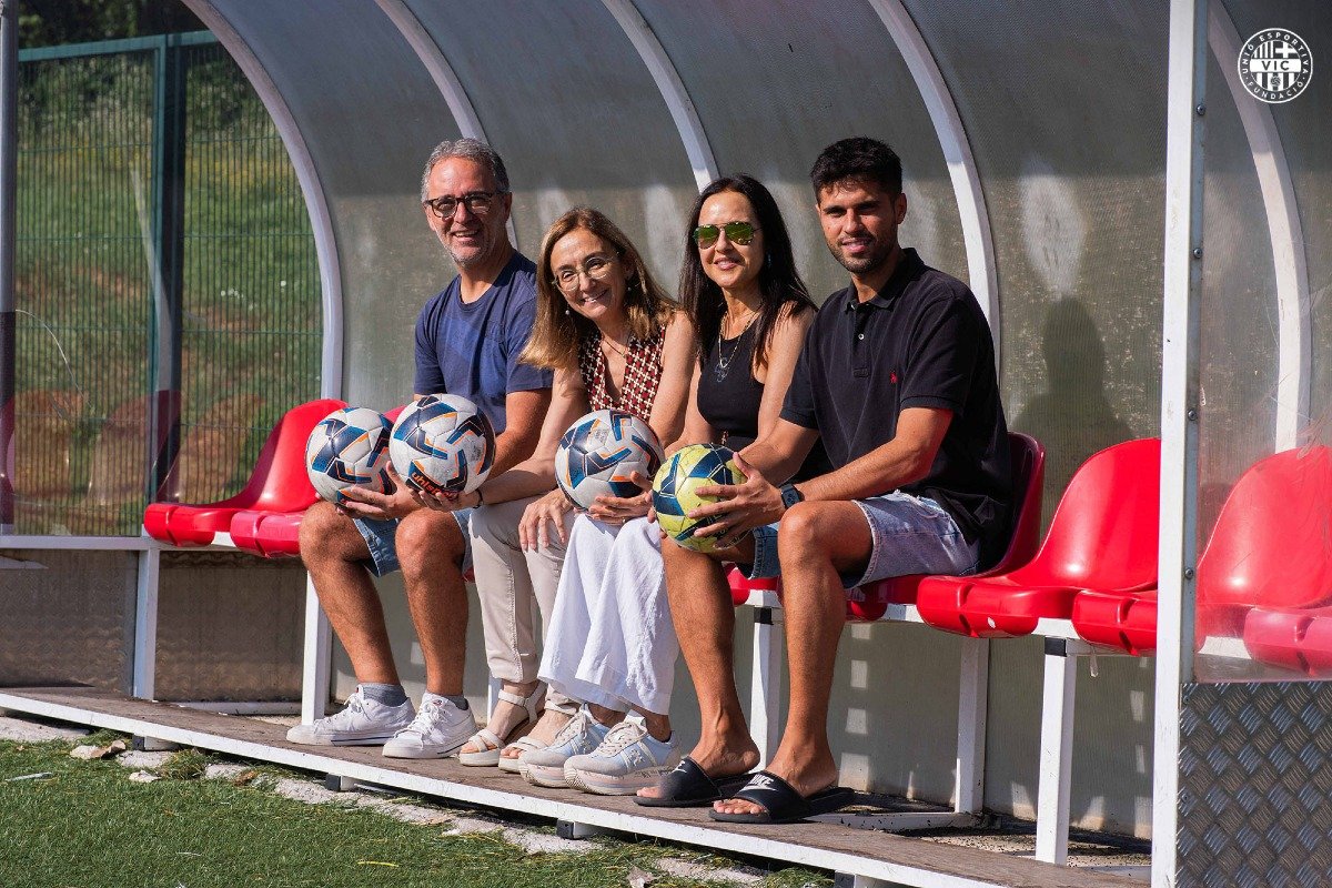 Sis anys sumant salut i esport ⚽❤️

🤝 La Fundació UE Vic renova l’acord amb Bayés Esport i CEMPLA.

ℹ️➡️ f.mtr.cool/mokovoayva

#SomUEVic 🔴⚪