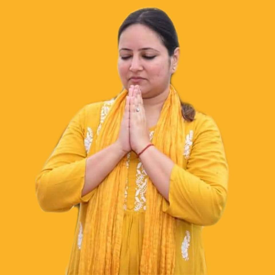 NehaSharmaIAS's tweet image. गोंडा से विदाई एक भावनात्मक क्षण है।
इन लगभग दो वर्षों में आप सबने जो स्नेह, सहयोग और विश्वास दिया, वह जीवनभर स्मरणीय रहेगा। गोंडा मेरे लिए सिर्फ कार्यस्थल नहीं, एक परिवार रहा।
आप सभी के उज्ज्वल भविष्य की कामना करती हूँ।
सादर आभार। 🙏
– नेहा शर्मा