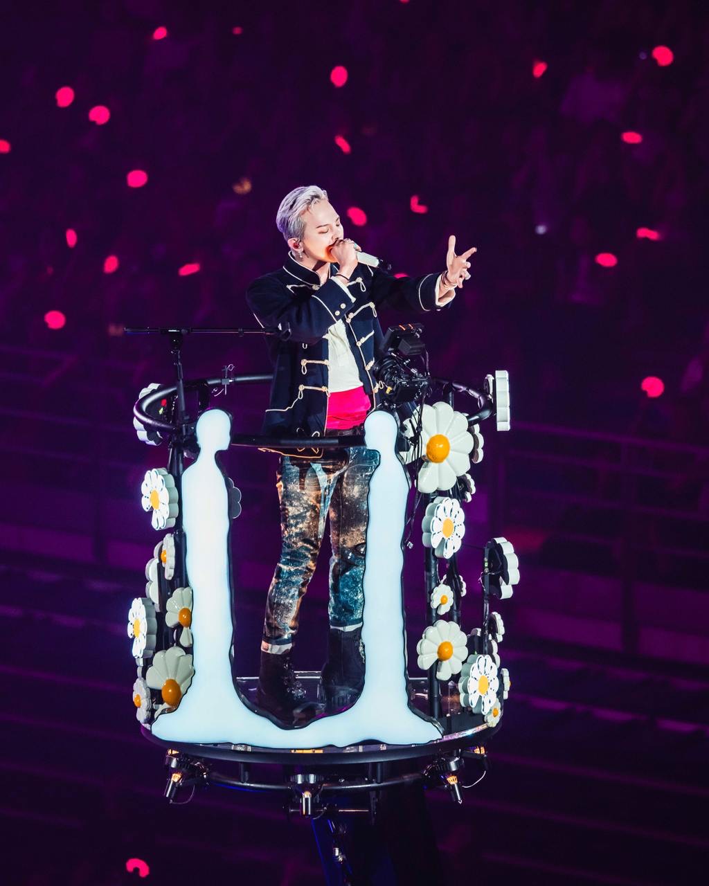 BIGBANG G-DRAGON RED＋BLACK 2枚セット　本日値引中❣️ G-DRAGON BIGBANG