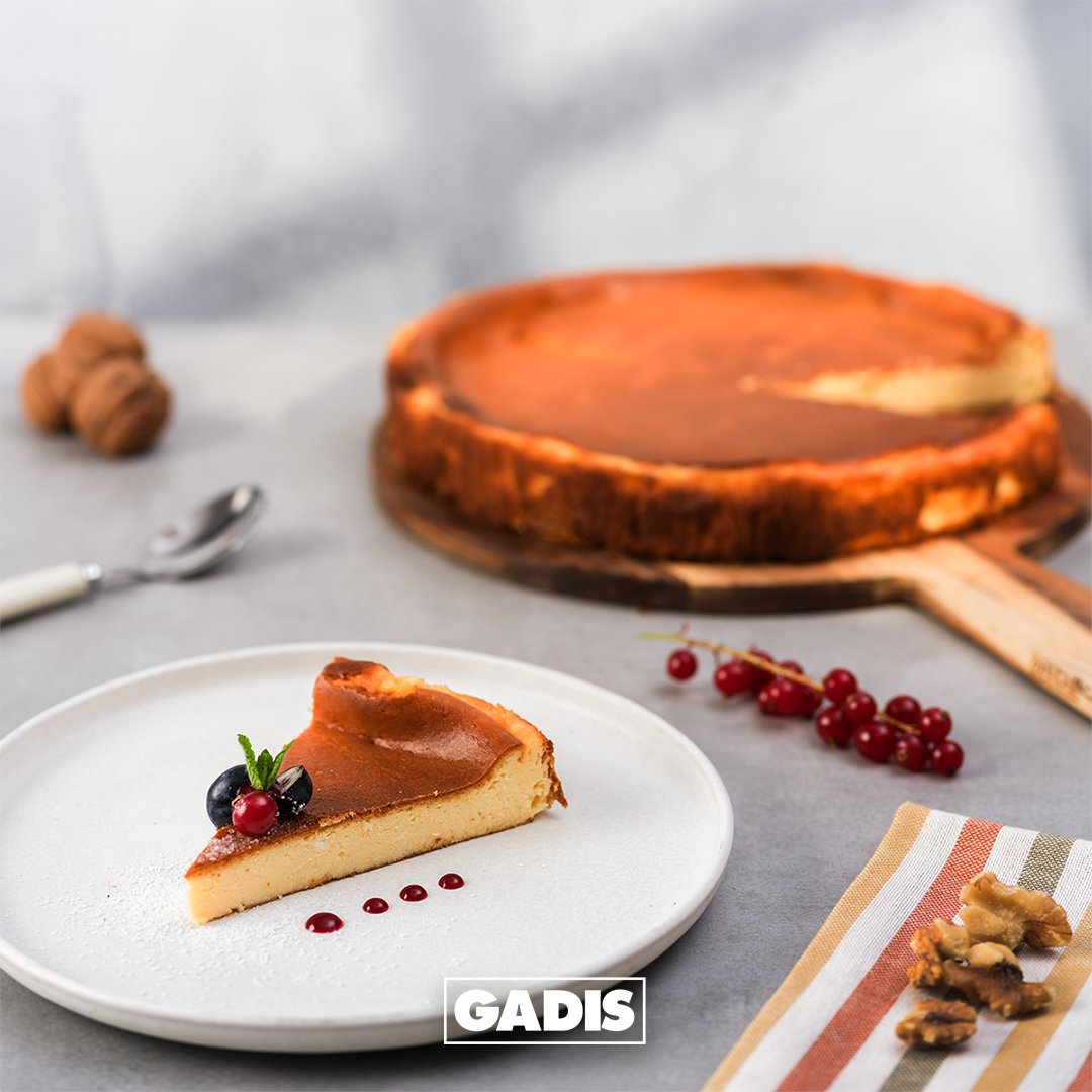 La #tartadequeso al horno es todo lo que necesitas para un día perfecto 🧀. 

Aquí tienes la receta ➡️ gadis.es/receta/tarta-d…