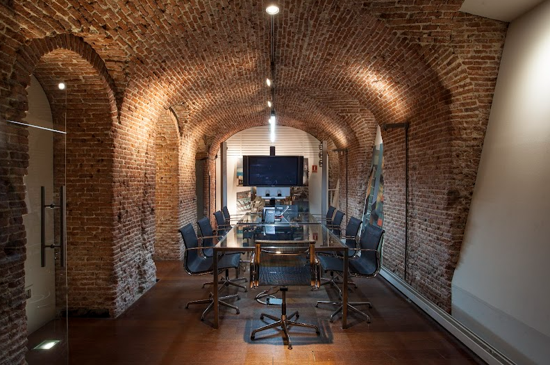 💥NOVEDAD: La Embajada de Suecia  <a href="/EmbajadorSuecia/">Per-Arne Hjelmborn, Embajador de Suecia en España</a> 

✨Ocupa un palacete característico de la zona del Ensanche próxima a la calle Almagro, realizado a finales del siglo XIX por el maestro de obras Luis Mª Castiñeira 

¡Este año LA TENEMOS EN EL PROGRAMA!👏👏👏
#openhousemadrid