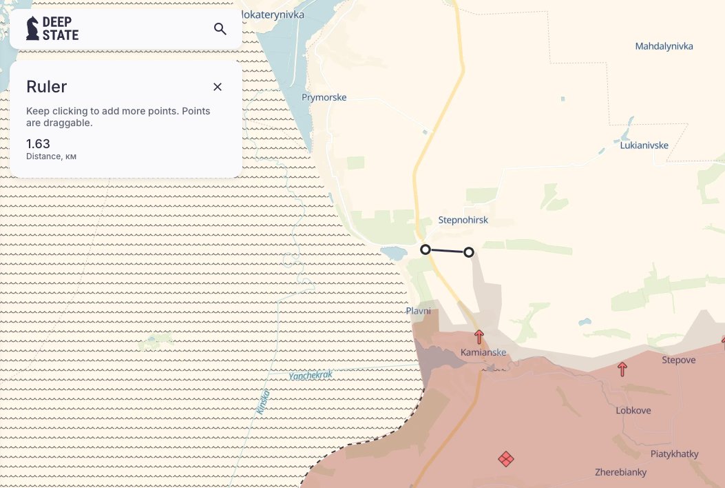 7 років назад ми їхали з батьками в Кирилівку. Я дуже любив цю трасу бо степи півдня України дуже красиві.  Зараз від місця, де зроблено це фото до ЛБЗ трохи менше 2х кілометрів. Мого тата забрала війна. А мою Кирилівку забрали йобані росіяни.  Сподіваюсь, що росіяни колись