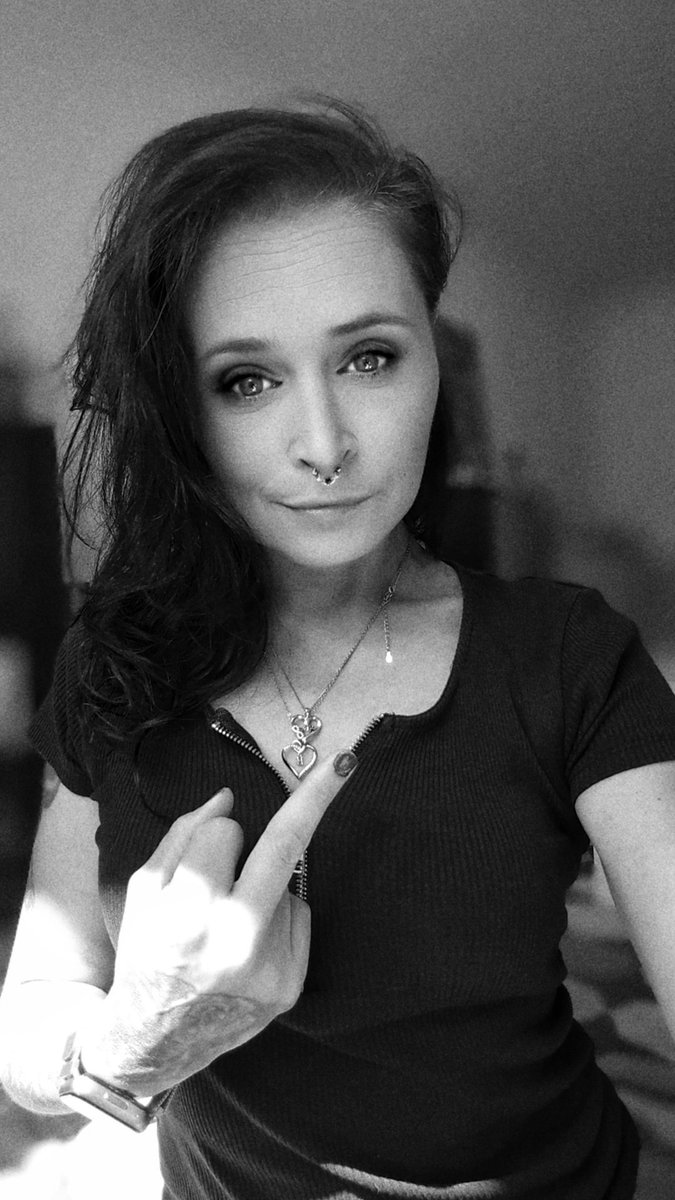 Grüße aus dem Nirgendwo, zwischen Kaffeetasse und einem #LeckMichDochAmArschModus

Mein Reallife fickt mir mal wieder so richtig den Schädel 🙄

#MittelfingerMittwoch weil anders lässt sich der heutige Mittwoch nicht beschreiben. 
Bin es so satt mir immer wieder Vorwürfe antun zu