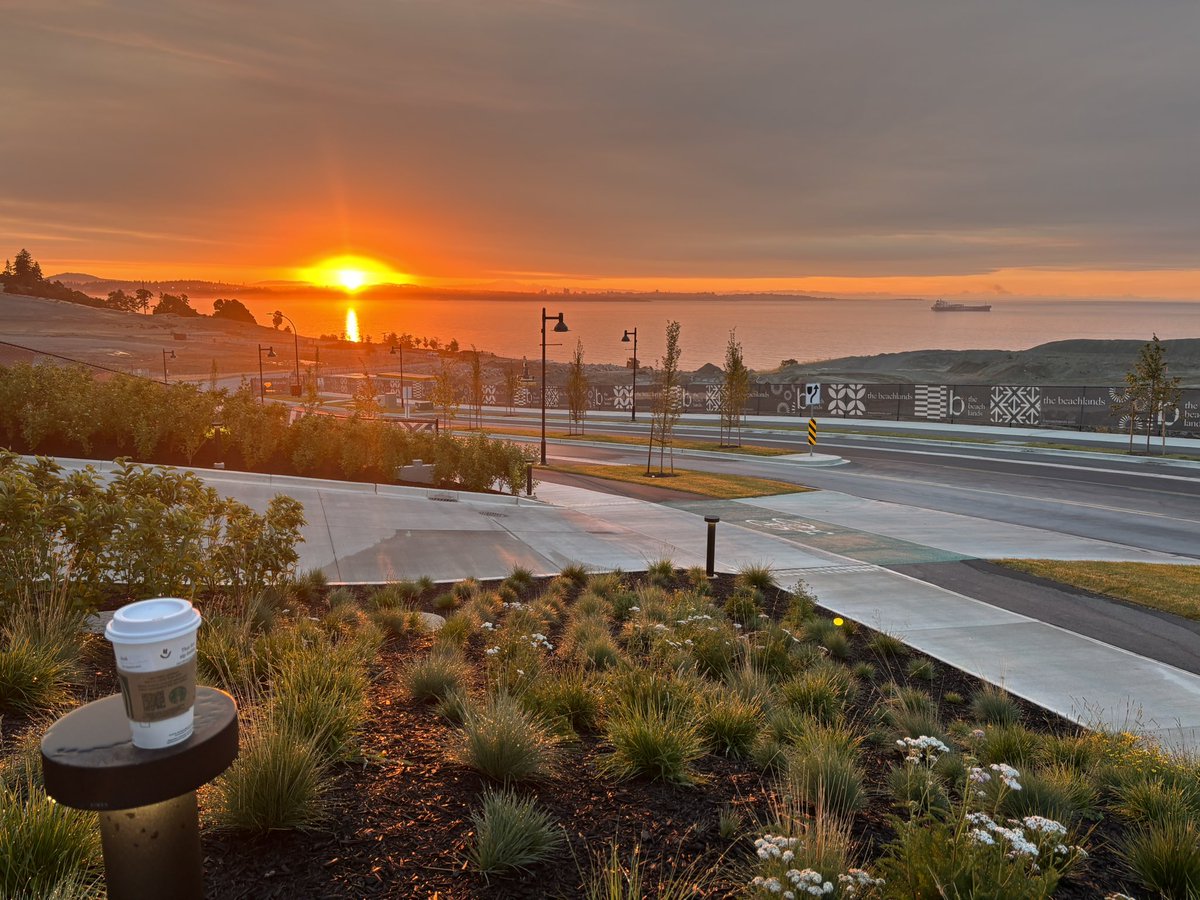 Another spin around the sun for me &amp; lots to be thankful for, such as the amazing view (&amp; a free b’day coffee from <a href="/Starbucks/">Starbucks</a>). 
Hope everyone has a great day today!