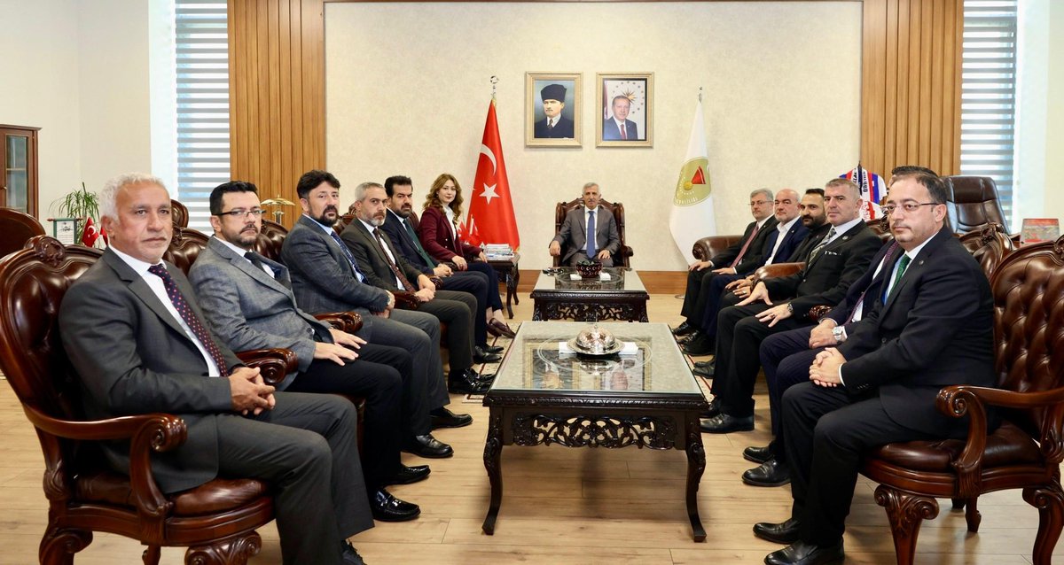 Valimiz Mükerrem Ünlüer, Kahramanmaraş Milletvekili Zuhal Karakoç Dora ile MHP Kahramanmaraş yeni İl Başkanı Mansur Metehan ve yönetim kurulu üyelerini misafir etti.
