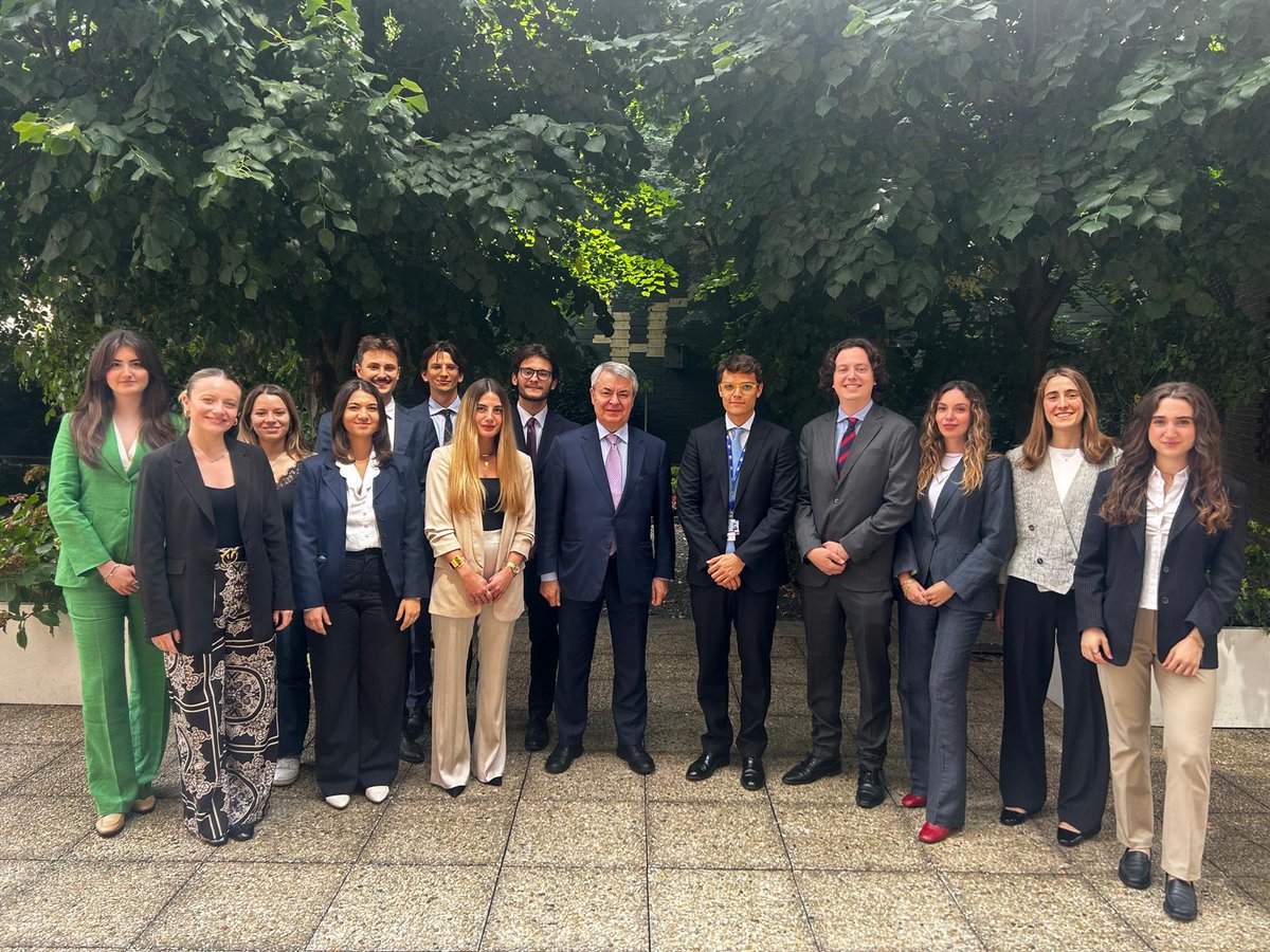 🇮🇹🇪🇺 | Giunge al termine l’esperienza dei nostri tirocinanti MAECI-MUR-CRUI presso @italyineu. 
Siamo grati per l’intenso lavoro che hanno svolto nel corso di questi mesi. Auguriamo loro un futuro prospero, nello studio e nella carriera!