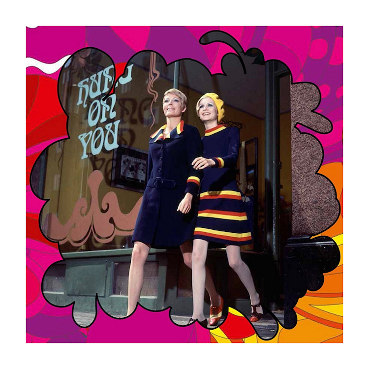 SweetJaneBlog's tweet image. Chelsea Arts Festival 18–21 September 2025 ⎯ A Weekend of Arts &amp;amp; Culture, Inspiring Talks, Performances &amp;amp; Outdoor Entertainment. 📷Twiggy &amp;amp; Sara Crichton-Stuart leaving Hung On You, 22 Cale Street, Chelsea. Photo by Ronald Traeger, 1966. chelseaartsfestival.com #ChelseaArtsFest