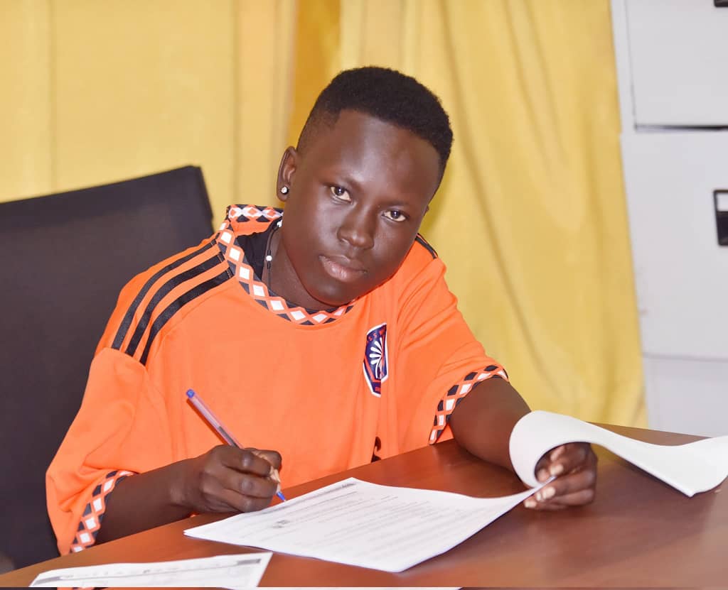 dailysportsafrica.com (@dailysportsug) on Twitter photo <a href="/WfcRines/">Rines S.S WFC</a> Retains Star Midfielder With Contract Extension.
More details ππΌππΌππΌππΌππΌππΌππΌ
dailysportsafrica.com/rines-ss-wfc-r⦠<a href="/WfcRines/">Rines S.S WFC</a> Retains Star Midfielder With Contract Extension.
More details ππΌππΌππΌππΌππΌππΌππΌ
dailysportsafrica.com/rines-ss-wfc-rβ¦