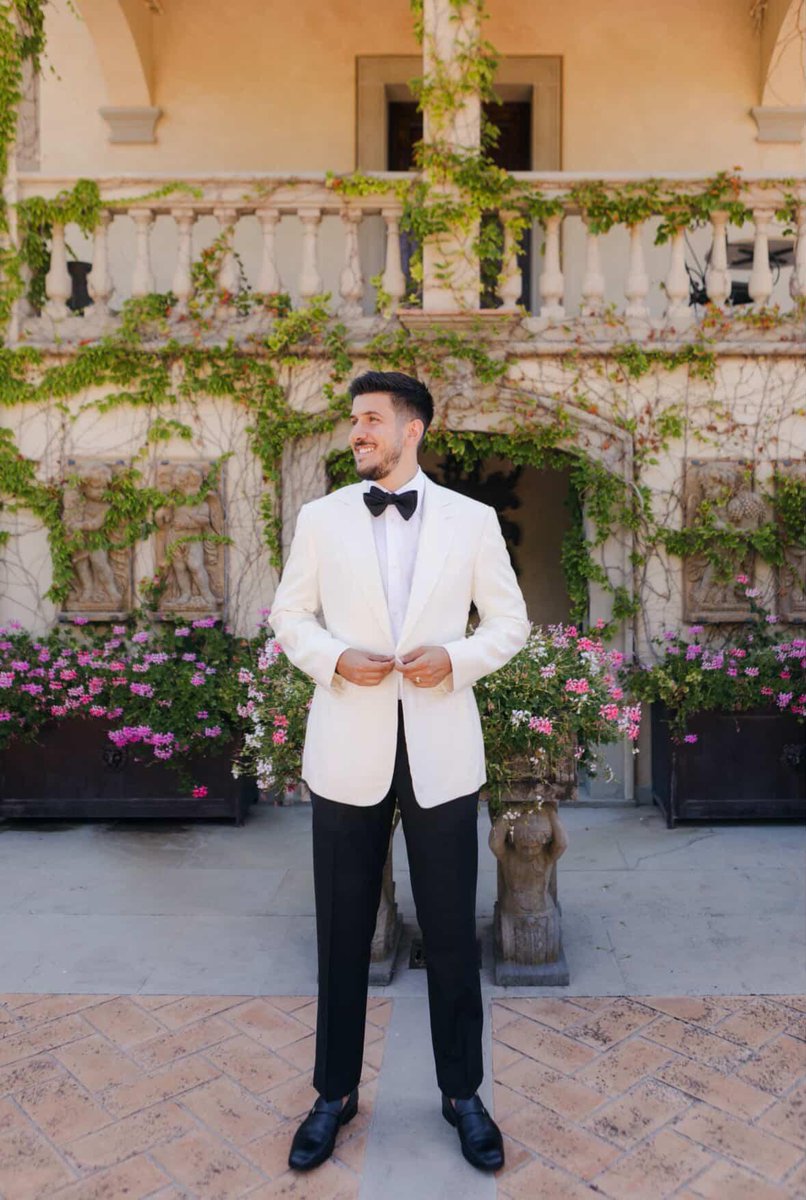 White bespoke Italian tuxedo—timeless style, unmatched elegance. 🇮🇹
#WhiteTux #BespokeTailoring