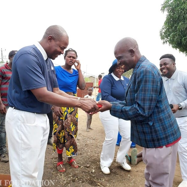 BDG news: Engaged Buddhism: Tzu Chi Volunteers Hand Over New Homes for 171 Families in Mozambique

🔗 Read more at BDG: tinyurl.com/4kjch2j2

#Buddhism #EngagedBuddhism #Compassion #TzuChi #MasterChengYen #Mozambique #Taiwan #CycloneIdai #HumanitarianAid #ExtremeWeather