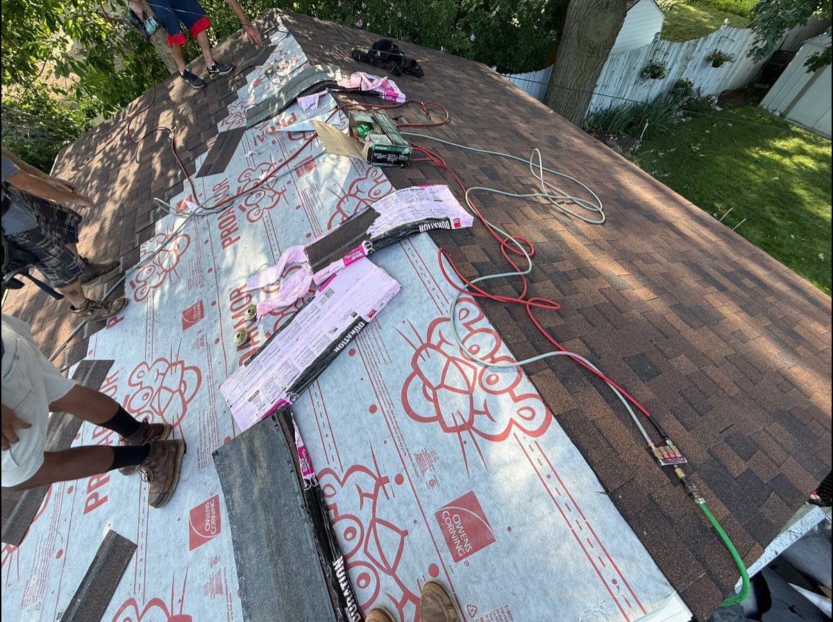 brightview_Cstr's tweet photo. Installed Owens Corning Duration® shingles in Brownwood on this garage—adding charm + long-lasting protection! 🏠💪
✔ Free Estimates
✔ No Money Down
📞 734-512-6546
🌐 https://t.co/LgylmB49TT
#Roofing #GarageUpgrade #OwensCorning #BrightviewConstruction https://t.co/rpfhVtlHao
