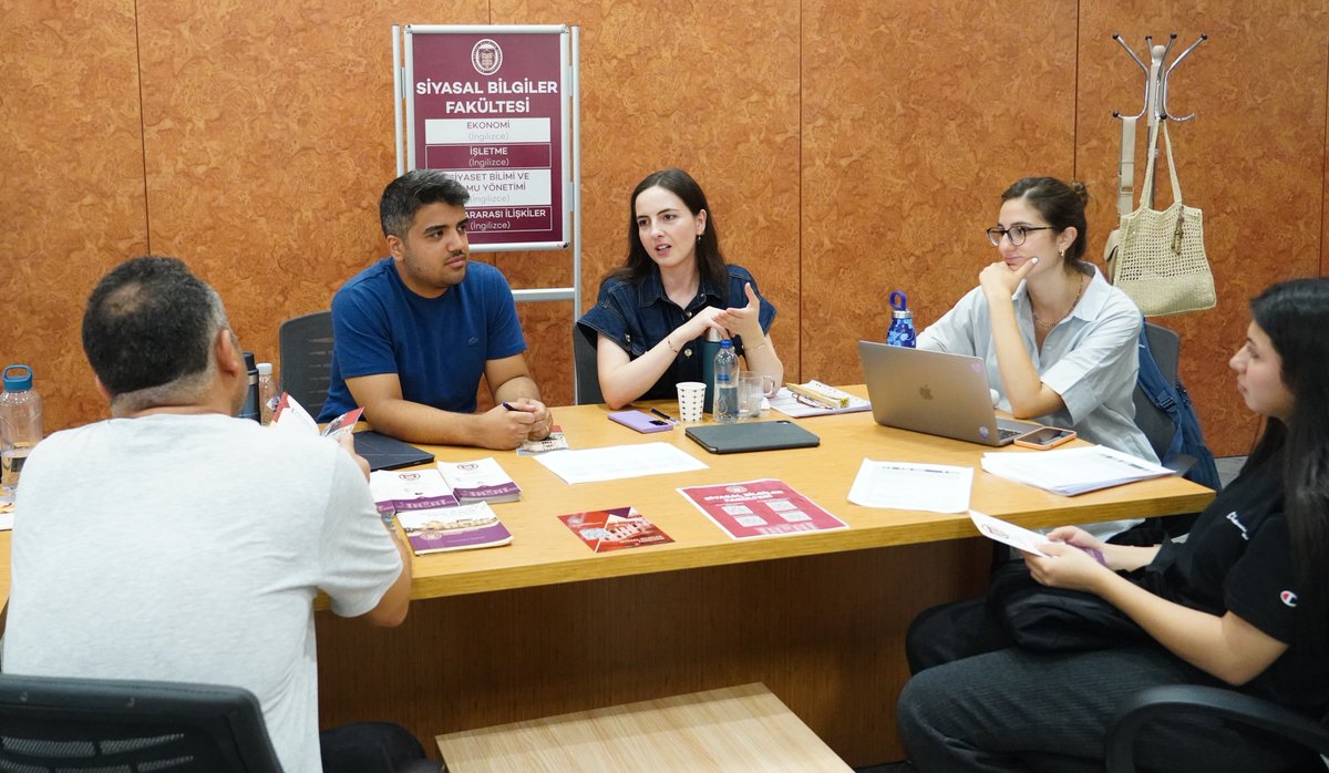 🎓ASBÜ Tanıtım Günleri Devam Ediyor

Bugün tanıtım stantlarımızı Rektör Yardımcımız Prof. Dr. Münire Kevser Baş ziyaret etti. 

Aday öğrencilerimizi tarihi kampüsümüzde ağırlamaktan mutluluk duyuyor, tercih sürecinizde başarılar diliyoruz!

#ÜniversiteTercihleri
#TercihimASBÜ