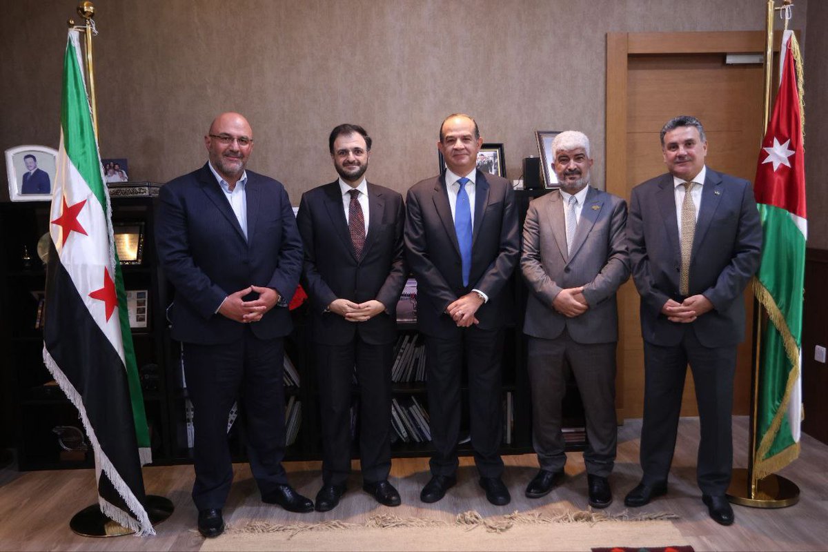 بالتزامن مع رفع العقوبات الأمريكية، وبعد انقطاع استمر لأكثر من عشر سنوات، أُعلن من عمّان، عن عودة الجمهورية العربية السورية إلى منظومة الاتصالات العالمية
#الجمهورية_العربية_السورية
#وزارة_الاتصالات_وتقانة_المعلومات