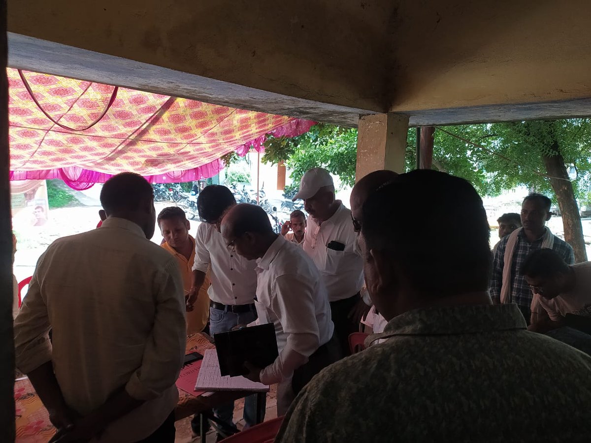 30.07.2025 को जनपद जौनपुर के वि0वि0खण्ड-मछली शहर क्षेत्रानतर्गत मेगा कैम्प का आयोजन किया गया मेगा कैम्प का निरीक्षण अधीक्षण अभियन्ता विद्युत वितरण मण्डल-द्वितीय द्वारा किया गया। एवं उपभोक्ताओं से विद्युत बिल सम्बन्धित समस्याओं का निस्तारण किये जाने हेतु अनुरोध किया।
<a href="/UPPCLLKO/">UPPCL</a>