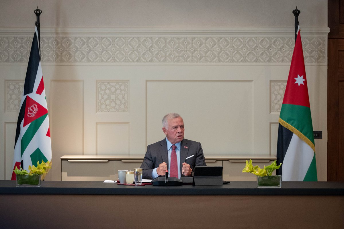 الملك: أنا أعرف شعبي الأصيل حق المعرفة، وهذا هو دأب الأردنيين، نشامى وشجعان، صادقون ومستعدون لبذل كل ما بوسعهم لمساعدة أشقائهم في غزة.  
الملك: لا تخفى على أحد مشاعر الغضب التي تعصف بقلوب الأردنيين جراء ما يحدث في غزة من قتل وتجويع وأنا أول من يشعر بذلك

#الأردن #الإعلام