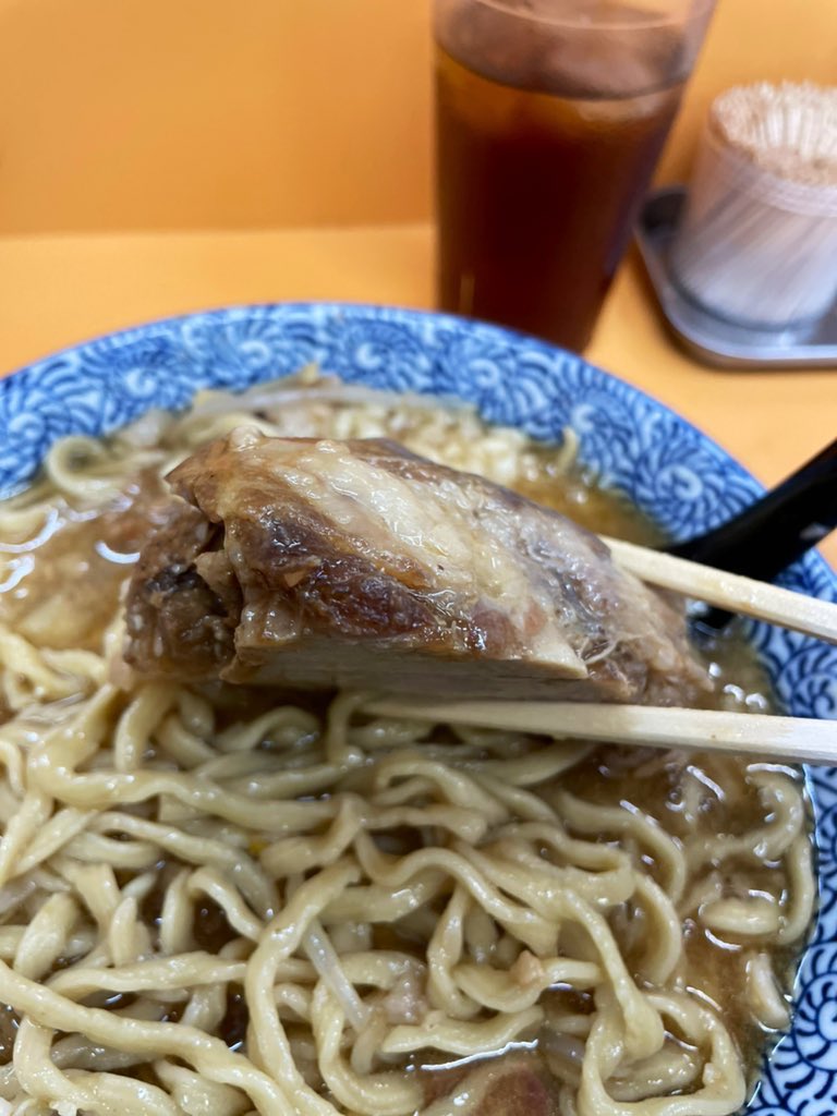 幸手　Akkey🍜
GOLD限定塩 Y△N△A○

８月から🍜＆つけ麺一時休止かぁ…
😳塩食いっぱぐれる‼️ってことで定時退社で🚗

デフォに比べて軽く☀️🫠な日でもツルツルっと行けちゃいそう😋
これからの時期にぴったりなだけに残念ッ🎸

ただ心はもう冷ニボ❤️

くすさん、カウンター同麺あざました🙏