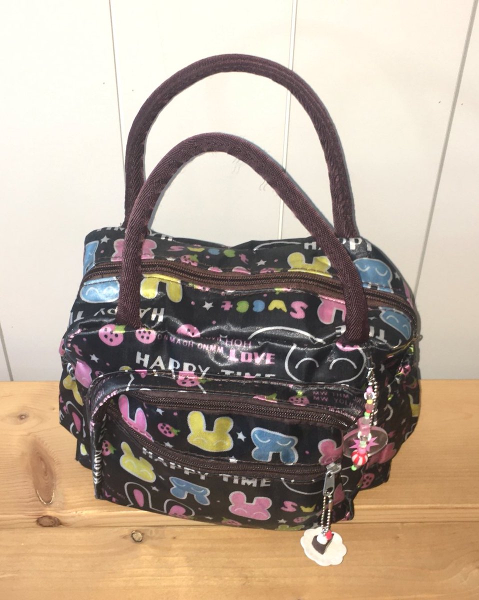 지하철역에서 5000원 주고 산 내 가방
졸귀임