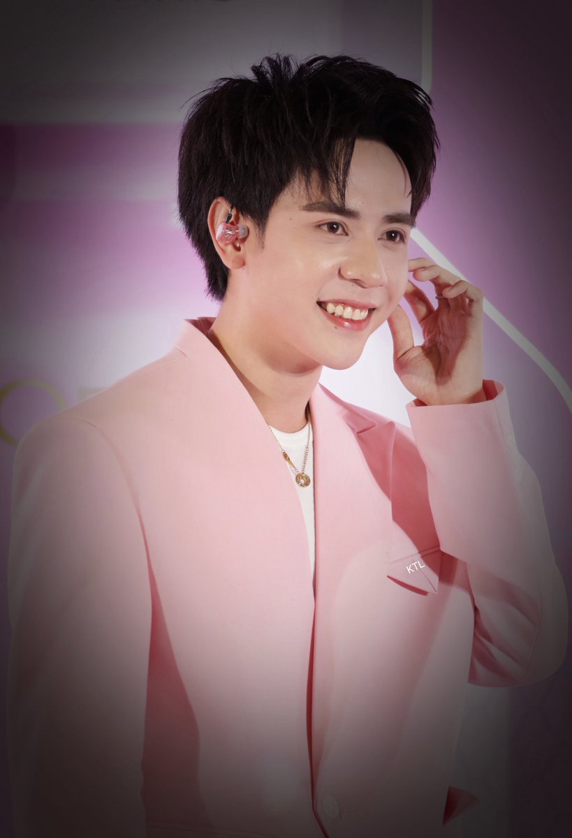 FansitePandas's tweet photo. #QuangHungMasterD  @fc_muzik  @gallery_qhmd @QH_MasterD https://t.co/t5o6lw37G4