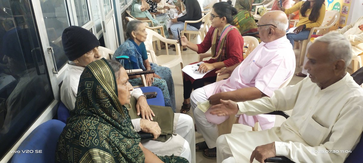 આજ રોજ તાલુકા આરોગ્ય કચેરી માલપુર મારફતે માલપુર તાલુકા પેન્શનર મંડળ માટે ૭૦+ થી વધુ ઉંમરના લાભાર્થીઓ માટે પ્રધાનમંત્રી જન આરોગ્ય યોજના હેઠળ PMJAY કાર્ડ નિકાળી આપવા માટે કેમ્પનું આયોજન કરવામાં આવેલ. આ કેમ્પમાં કુલ ૧૨૯ લાભાર્થીઓએ લાભ લીધેલ છે <a href="/CollectorArv/">Collector & District Magistrate, Arvalli</a> <a href="/DdoArvalli/">DDO Arvalli Modasa</a> <a href="/IecArvalli/">SBCC Arvalli</a>