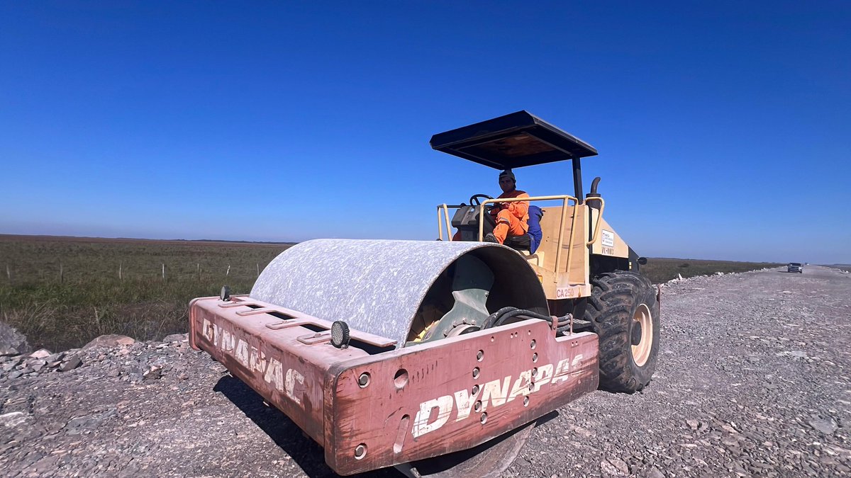 mopcparaguay's tweet photo. 🚧 La #RutaDelProgreso transforma Misiones 🇵🇾
Más de 44 km de pavimentación entre Ybyraty y San Juan Bautista mejorará la conectividad, impulsará la economía y elevará la calidad de vida en el sur del país.
👉 https://t.co/o2qG45Twmv
#GobiernoDelParaguay 🇵🇾 #TrabajamosParaVos https://t.co/uDIw7ajVAP