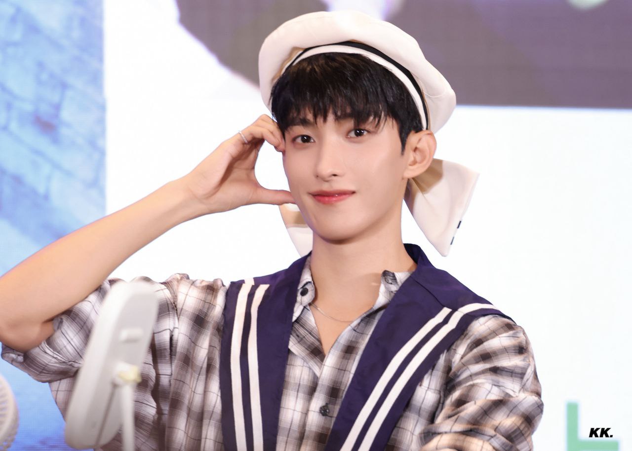 SEVENTEEN YIZHIYU特典 ディノ SEVENTEEN YIZHIYU OFFLINE FANSIGN EVENT IN SHANGHAI | PHOTOS