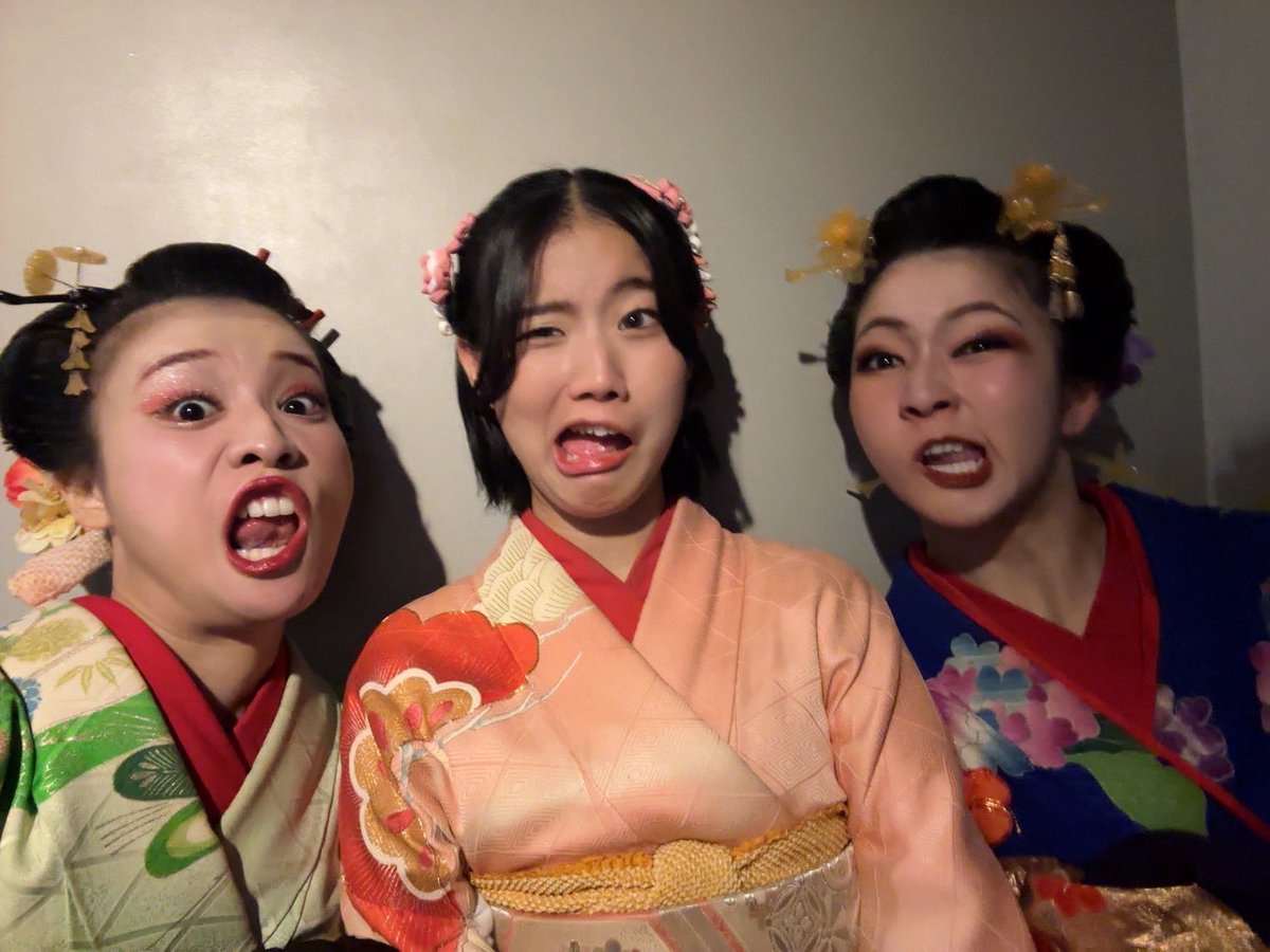 aineeee1113's tweet photo. こんばんは！🌛

本日は龍の日でしたね！

明日は剣の日！

14:00~ (シーン再現撮影会)⚔️ ⭕️
19:00~ (お見送り会)⚔️ ❌

どちらの時間もイベントあります！✨️

まだチケット販売している日ございます！

劇場でお待ちしてます！☺️
🎫 https://t.co/5jflLMrLHR

 #六道追分  #8くりロン  #革命の8期 https://t.co/Ngsm1k4q6A
