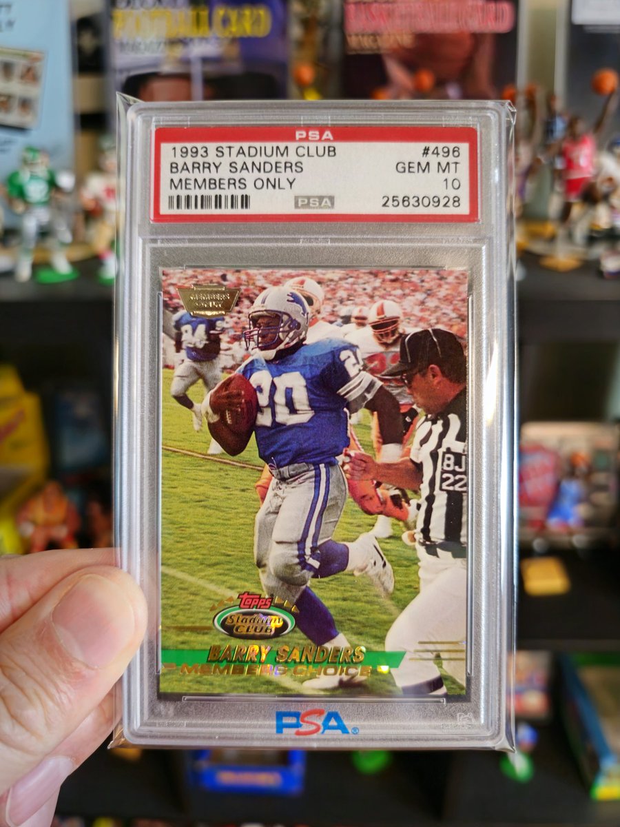 🚨 GIVEAWAY ALERT 🚨

For a chance to win this Barry Sanders 1993 Stadium Club PSA 10 🤩

Like / Follow / Repost to Enter ♻️

Winner TBA Saturday 8/2 📢