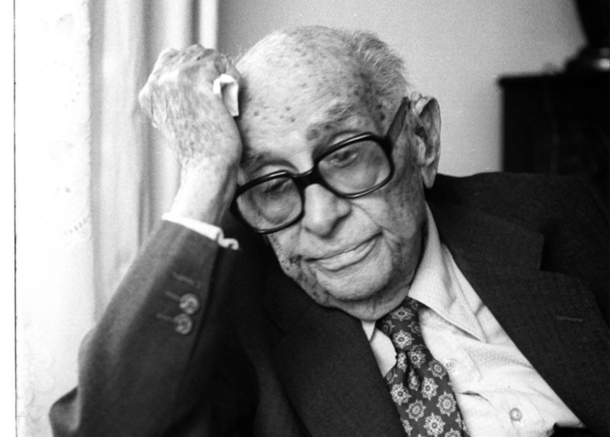 "işçi dedikleri 'işçi sınıfı', zengin dedikleri 'burjuva sınıfı' mı? nerede bu sınıfların fikriyatı, sanatı, edebiyatı? acaba kendi gerçek yapılarını yansıtan bir kitap mı yazmışlar, bir tablo mu çizmişler, yoksa bir heykel mi yontmuşlar? hadi, vazgeçtim hepsinden… bari kendi