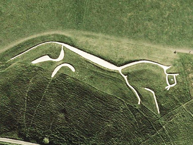 Geoglyph Wednesday. The Uffington White Horse is a prehistoric hill figure in Oxfordshire, England. Dates back to 1000-600 B.C. Made by cutting trenches into a hillside and filled with crushed white chalk. Is the oldest and largest chalk hill figure in Britain.